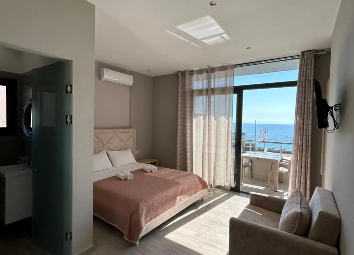 Hotel Endless Blue Himara 0*, Himarë