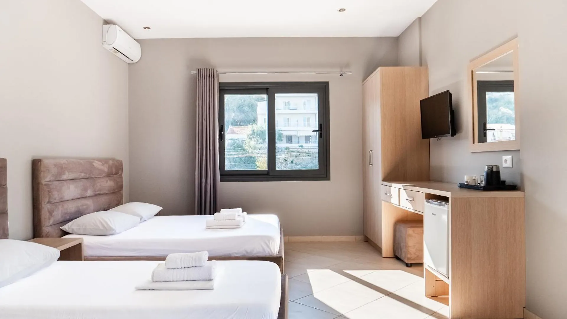 Endless Blue Himara Otel Arnavutluk