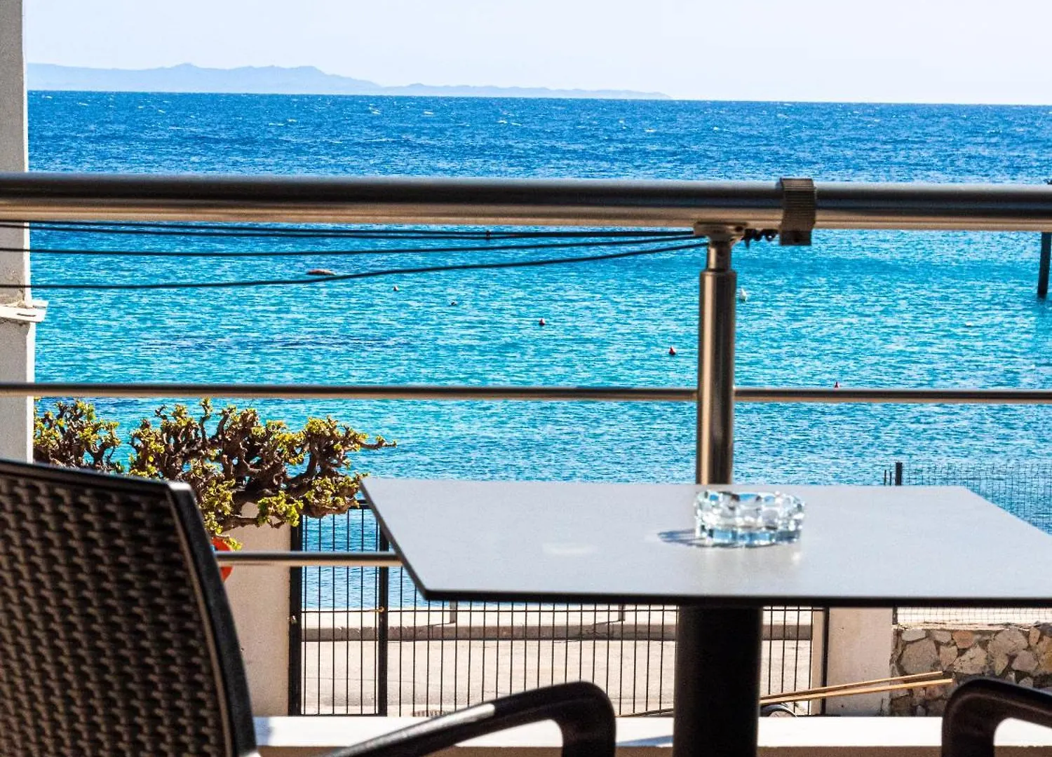 Endless Blue Himara Hotell
