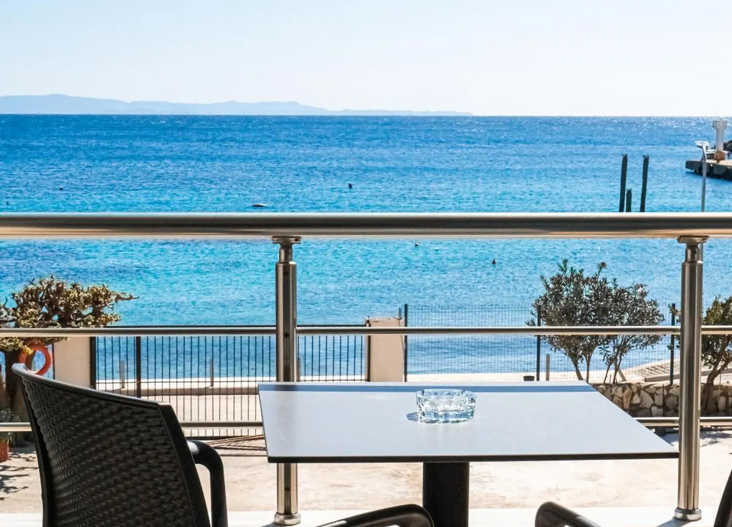 Endless Blue Himara Hotell