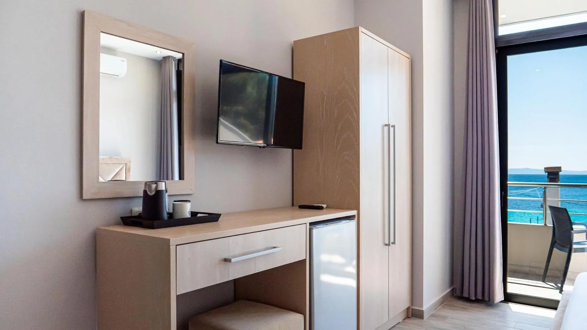 Endless Blue Himara Hotell